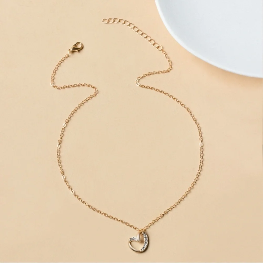 Elegant Gold Color & Rhinestone Heart Pendant Necklace - NWOT